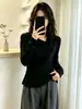 Camiseta de manga larga con escote irregular estilo francés para mujer, colección otoño 2026, hecha de lana Lyocell, capa base adelgazante
