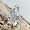 Anillo Sencillo de Lujo Estilo Coreano en Plata S925 para Mujer, Exquisito Anillo de Brazo Retorcido con Diamante Artificial, Joyería Versátil Admite Lotes Mixtos