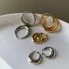 Brincos de Argola Redondos de Metal para Mulheres, Design de Nicho, Luxo Acessível de Alta Qualidade, Brincos de Argola Lisos Exagerados Simples e Elegantes Europeus e Americanos