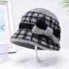 Gorro de lana gruesa con forro polar para mujeres de mediana edad y mayores, gorro de invierno para madres primerizas, gorro de punto de ala grande y cálido con lazo para mujer