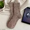 Calcetines de mujer invierno nuevos cálidos con felpa gruesa de lunares calcetines de rizo calcetines de media pantorrilla lindos versátiles calcetines retro