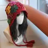 Gorro de Lana Tejido Colorido Hecho a Mano con Flor de Ganchillo y Borla para Mujer, Estilo Étnico Otoño e Invierno, Gorro Cálido con Protección para los Oídos