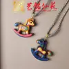 Colgante de Caballo de Palosanto Pintado a Mano con Símbolo de Manzana de Palosanto Morado, Diseño Artístico, Colgante para Llavero de Coche del Año del Caballo