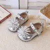 Zapatos de Cuero Pequeños Elegantes con Pedrería de Fuegos Artificiales a la Moda Estilo Coreano Primavera/Otoño 2026 Nuevo Estilo Suela Suave Zapatos de Salón Pequeños Estilo Chanel con Perlas