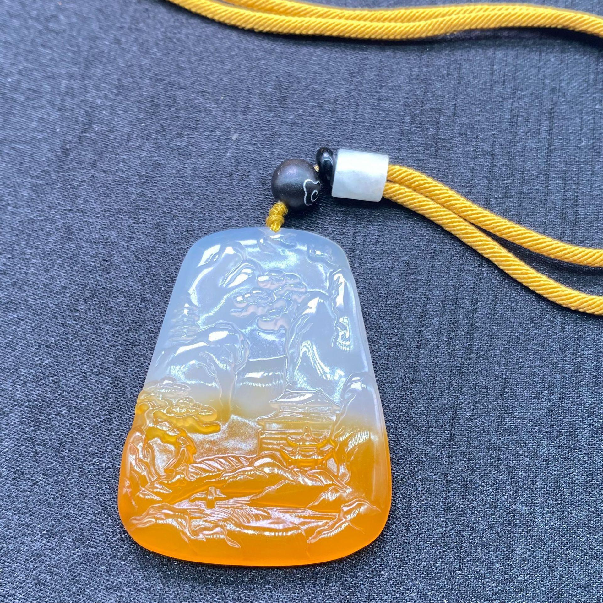 智贝详情图_4厂家直销玛瑙玉髓冰种俏色巧工精雕山水牌项链毛衣