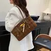 Bolsa de Ombro Única Versátil Nova Moda 2025 Simples Retro Luxo Leve para Mulheres Grande Capacidade para o Dia a Dia Bolsa de Axila Bolsa de Ombro Única