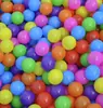 Bola de océano de macarrón al por mayor, bola de onda engrosada de PE, castillo travieso, juguete de patio de juegos para niños, bola de plástico de color