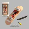 Juguete de patineta de dedo Amazon con explosiones transfronterizas rusas, rodamiento de aleación de arce de cinco capas, descompresión de la punta del dedo del pulgar.