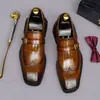 Nuevos mocasines de cuero con hebilla estilo británico para hombre, zapatos pequeños de cuero retro, mocasines de pala con puntera cuadrada y detalles brogue, calzado versátil para hombre