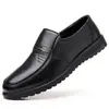 Sapatos Masculinos de Couro de Vaca de Primeira Camada Tamanho Grande 47 Sapatos Casuais de Negócios Solado Macio Bico Redondo Sapatos para Pai de Meia-Idade e Idosos Sandálias Baita