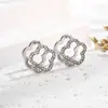 Pendiente de acero inoxidable para mujer con diseño geométrico hueco de doble corazón de melocotón e incrustaciones de circonita, tipo clip, flor de ciruelo, joyería simple y versátil