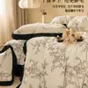 Invierno Pastoral Estilo Hepburn Leche Polar Colcha Estilo Juego de Cama de Cuatro Piezas Funda de Edredón Polar por Ambos Lados Sábana Bajera Juego de Cama de Tres Piezas