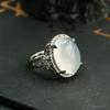 Anillo de Calcedonia Blanca Hielo Natural Guan Yu Anillo de Ágata Blanca Luna para Mujer Venta al por Mayor de Fábrica Dropshipping S4050101