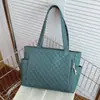 2025 Nova Bolsa de Ombro Matelassada Espessa Estilo Coreano Grande Capacidade Commuter Moda Passeio Sacola Sacola de Compras