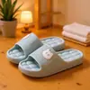 Lindas Pantuflas con Sensación de Pisar Caca para Mujer, Nuevo Calzado de Verano para Exteriores, Sandalias Gruesas Antideslizantes para Baño en Casa para Hombre