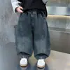 Calça Jeans Infantil Outono Roupa Casual Infantil Primavera e Outono Estilo 2026 Novo Estilo Crianças Pequenas e Médias Meninos Calça Banana Estilosa