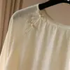 Top de terciopelo de manga larga para principios de otoño 2025 Nuevo diseño retro Botón diagonal Cuello redondo Color liso Camisa Camisa para mujer