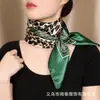 Novo Lenço Quadrado Fashion de 90cm com Estampa de Leopardo, Cetim de Seda Artificial, Lenço de Seda Estilo Ocidental, Lenço Elegante de Alta Qualidade, Lenço Versátil