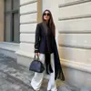 Nuevos bufandas de moda de otoño e invierno: Bufandas versátiles de color sólido para el trabajo, con detalles únicos de borlas y una caída fluida, disponibles para venta al por mayor