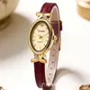 Reloj de pulsera de nicho de moda, simple y lujoso, reloj británico incrustado de diamantes, elegante reloj ovalado de moda para mujer de comercio exterior al por mayor