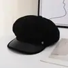 Gorro Octogonal Negro Retro Británico de Retazos de Gamuza para Mujer 2026 Nuevo Moda Otoño Invierno Adelgazante para la Cara Gorro de Pintor