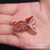 Venta Directa de Fábrica Colgante de Ágata Roja Pez Dorado para Hombres y Mujeres Chalcedony Jade Colgante Pequeño de Pez Dorado Jade Venta al por Mayor