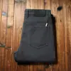 Estación europea otoño e invierno grueso cliente suministrado tejido sarga gruesa algodón cepillado para hombre rectos ajustados mezclilla casual pantalones