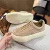 2026 Estación Europea Zapatos de Mujer de Piel de Vaca Transpirable Mate Zapatos de Plataforma Casual Nuevo Estilo Zapatos Individuales Europeos y Americanos Zapatos Blancos