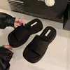 Chinelos de Solado Grosso para Mulheres, Uso Externo de Verão, Sandálias Novas da Moda Populares no Atacado, Sapatos de Praia Femininos de Salto Alto