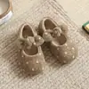Zapatos de Algodón para Niñas con Lunares Franceses 2026 Nuevo Estilo Otoño/Invierno Zapatos Birkenstock Engrosados de Felpa Zapatos Versátiles y Cálidos