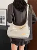 2026 Nueva Bolsa de Bolas de Masa de Tela de Nylon de Gran Capacidad para Mujeres, Bolso Cruzado de Hombro Versátil de Estilo Deportivo Casual de Nicho