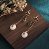 2021 moda nacional novo estilo antigo esmalte banhado a ouro pintado auspicioso nuvem brincos imitação Hetian jade brincos de fivela de segurança para mulheres