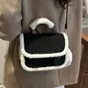 Bolsas de Pelúcia Tendência Nicho Estilo Coreano Outono 2026 Nova Moda Bolsa de Ombro com Corrente Bolsa Quadrada Pequena Retro Simples