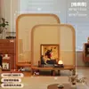 Biombo vintage de madera maciza cuidadosamente seleccionado para la sala de estar, con tejido de ratán como división para la entrada, diseñado para cubrir la puerta directamente frente a la entrada, y un nuevo estante de almacenamiento de estilo retro