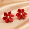 Conjunto de Pendientes, Pulsera y Collar de Flores Rojas de Moda y Exagerados con una Cadena de Perlas Única y Elegante y Anillo de Flor para Mujer