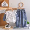 Conjunto de Ropa de Otoño para Niños 2026 Nuevo Estilo Bebé Infantil Primavera Otoño Sudadera con Cadena Colgante de Retazos y Letras Conjunto de Dos Piezas Venta al por Mayor