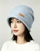 Touca de tricô feminina para outono e inverno com forro de fleece, quente e estilosa, versátil e perfeita para cobrir a cabeça no tempo frio; disponível para atacado