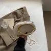 Bolsa Clutch de Corrente de Ombro Único Moda Retrô Tendência Europeia e Americana de Nicho Verão 2025 Metal de Alto Valor