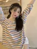 Camiseta de punto a rayas con cuello en V y manga larga estilo coreano, protección solar para mujer, nuevo modelo de primavera y otoño, corte holgado, adelgazante, bloques de color, top de hombro normal