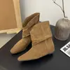 Botas Curtas Elegantes Bico Fino Plissadas com Salto Bloco Femininas 2026 Nova Coleção Outono/Inverno Veludo Interior Aumento de Altura Emagrecimento Botas de Cano Curto