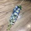 Nueva simulación de gran flor de delphinium, plantación de cabello, gran jacinto blanco violeta, salón de bodas, decoración del hogar del hotel.