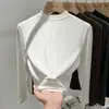 Camiseta térmica feminina para outono e inverno, novo modelo estiloso de 2026 com gola alta, forrada de fleece, top branco slim fit com gola alta