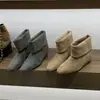 Botas para aumentar a altura para mulheres baixinhas, botas de cano curto slim fit, botas femininas, coleção outono/inverno 2026, botas marrons estilo Dr. Martens, botinhas de bico quadrado pequeno