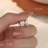 Brincos de Prata Esterlina S925 Simples com Zircônia de Quatro Garras para Mulheres Design de Nicho Brincos Exquisitos Brincos Versáteis de Moda Tendência
