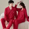 Nueva colección de otoño: Pijamas de algodón puro para mujer y parejas, con un festivo color rojo, tela suave y amigable con la piel, un cuello elegante y un vibrante diseño rojo, adecuados para ropa de estar para hombre y ocasiones de boda