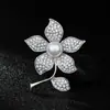 Moda Simples Versátil Fivela de Xale Feminino Broche de Carpa Alfinete Grande Corsage de Cristal Sintético Acessórios de Fivela para Toalha de Seda