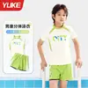 2026 Novo Roupa de Banho Infantil Masculina Peça Dupla Manga Curta com Proteção Solar para Crianças Maiores Roupa de Banho Profissional para Treino Secagem Rápida