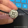 Em estoque botão de metal rosa tridimensional fivela de cor contrastante fivela de pérola fivela decorativa 3D casaco feminino estilo Chanel socialite