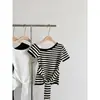 Moda Coreana Nueva Verano 2025 Simple de un Hombro con Lazo Ajustado Dulce y Picante Camiseta de Punto de Manga Corta
