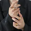Estilo Luxo Leve Anel Liso para o Dia a Dia Anel de Aço Titânio Dourado Anel de Osso Nicho Empilhável Feminino Anel de Casal Joia Simples para Mão